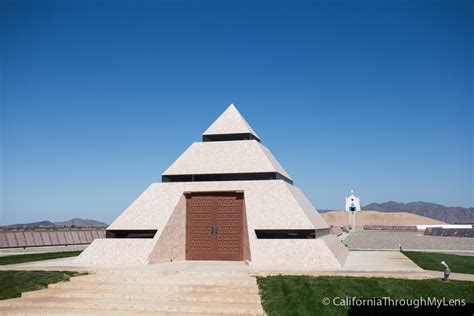 Center of the World in Felicity: Granite Museum, Paris .